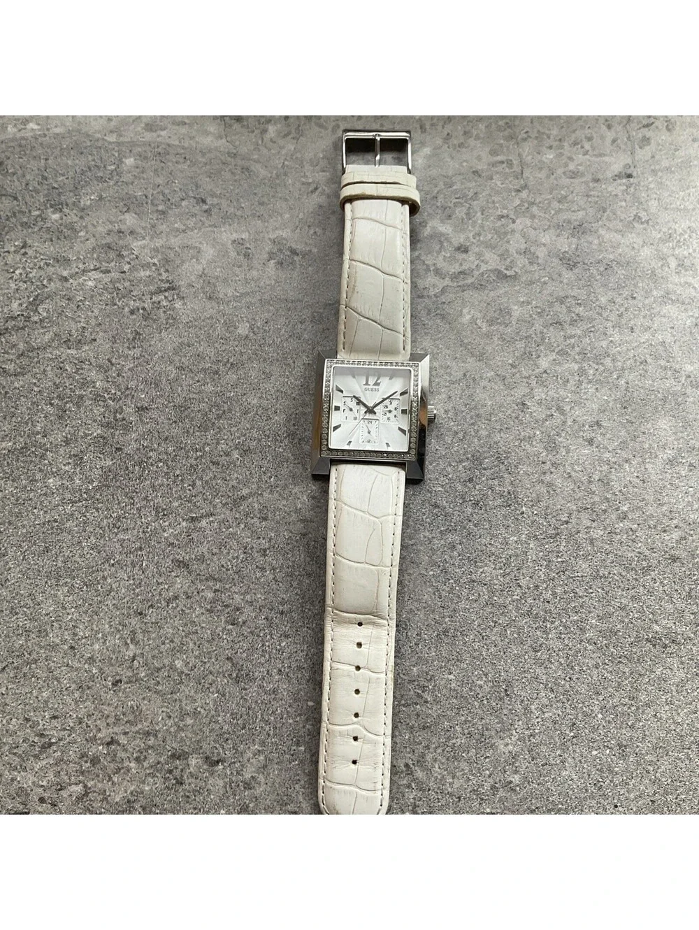 Guess Timeless Elle Beauty 2004 Watch 38mm Silver Tone Case White Leather Band Q